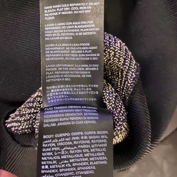 Black & gold metallic sweater top - Picture 2 of 4